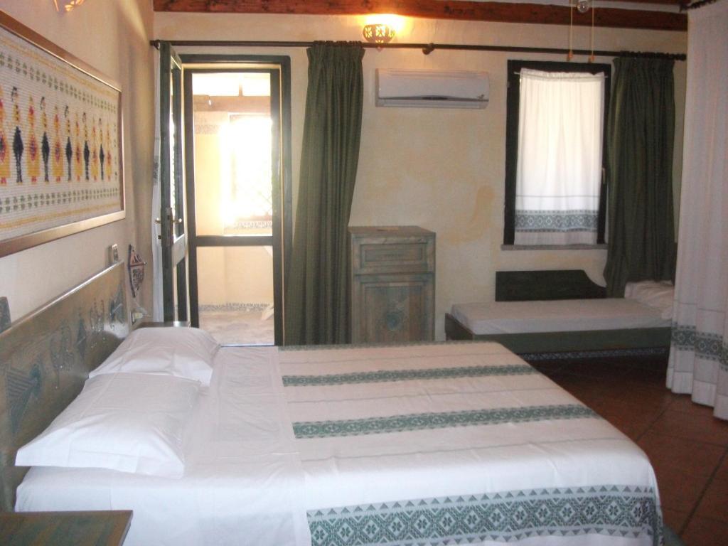 Hotel Fiore Di Maggio Вилласимиус Номер фото