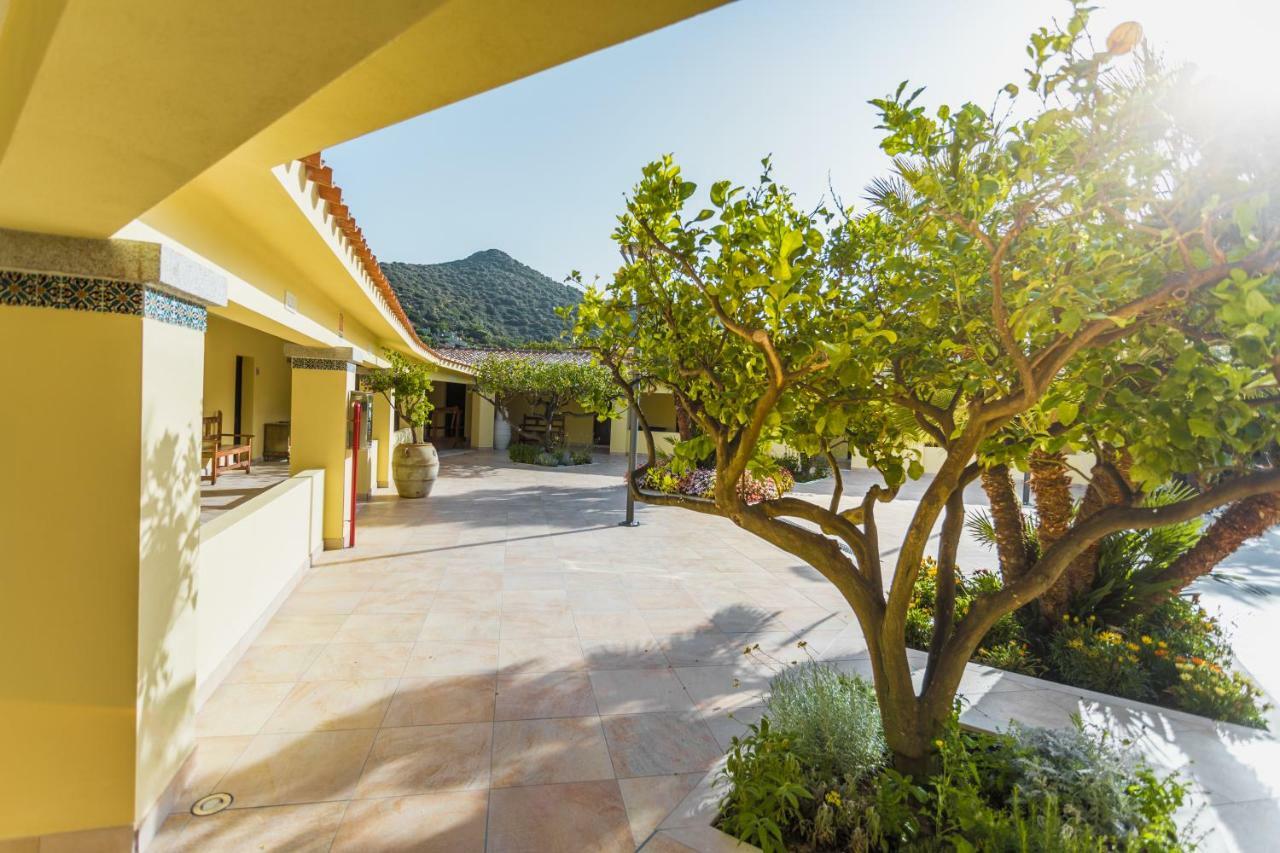 Hotel Fiore Di Maggio Вилласимиус Экстерьер фото