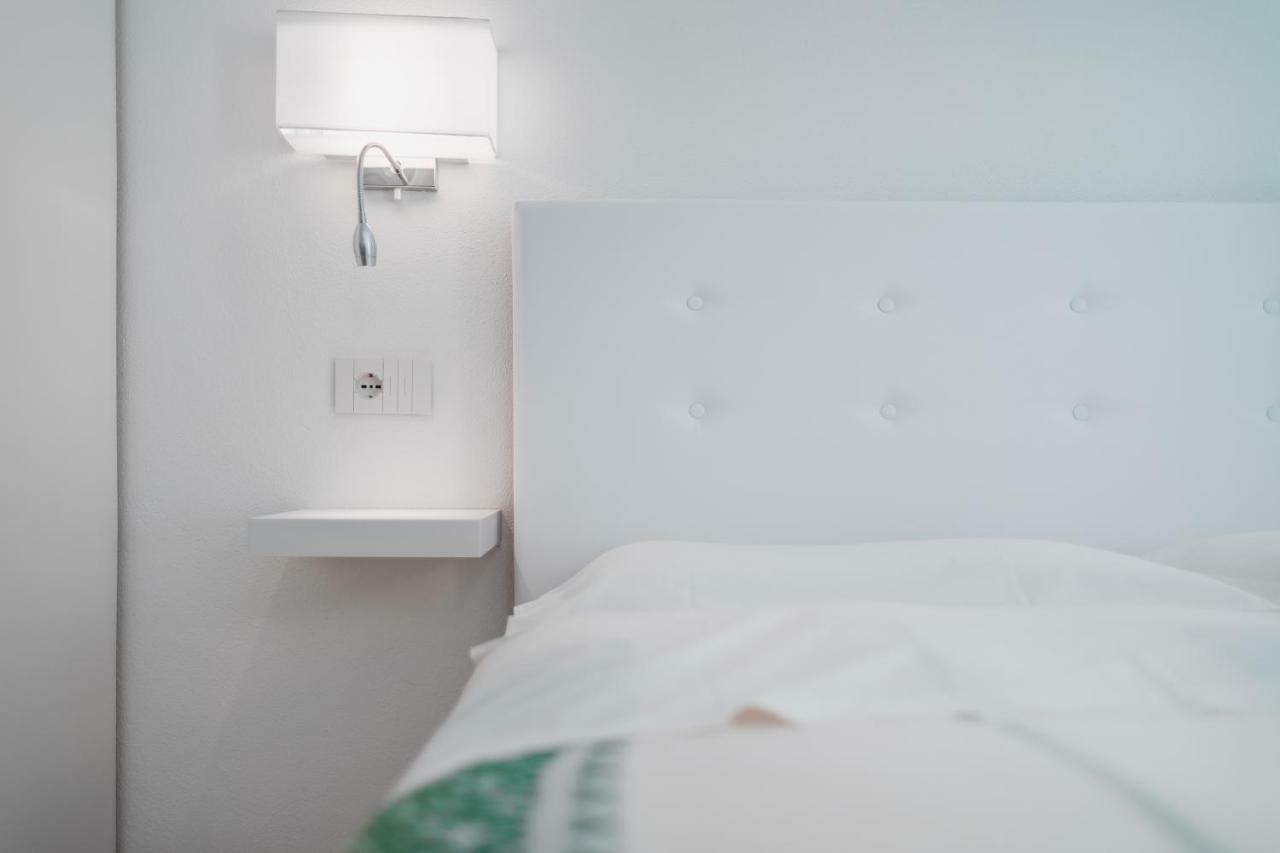 Hotel Fiore Di Maggio Вилласимиус Экстерьер фото